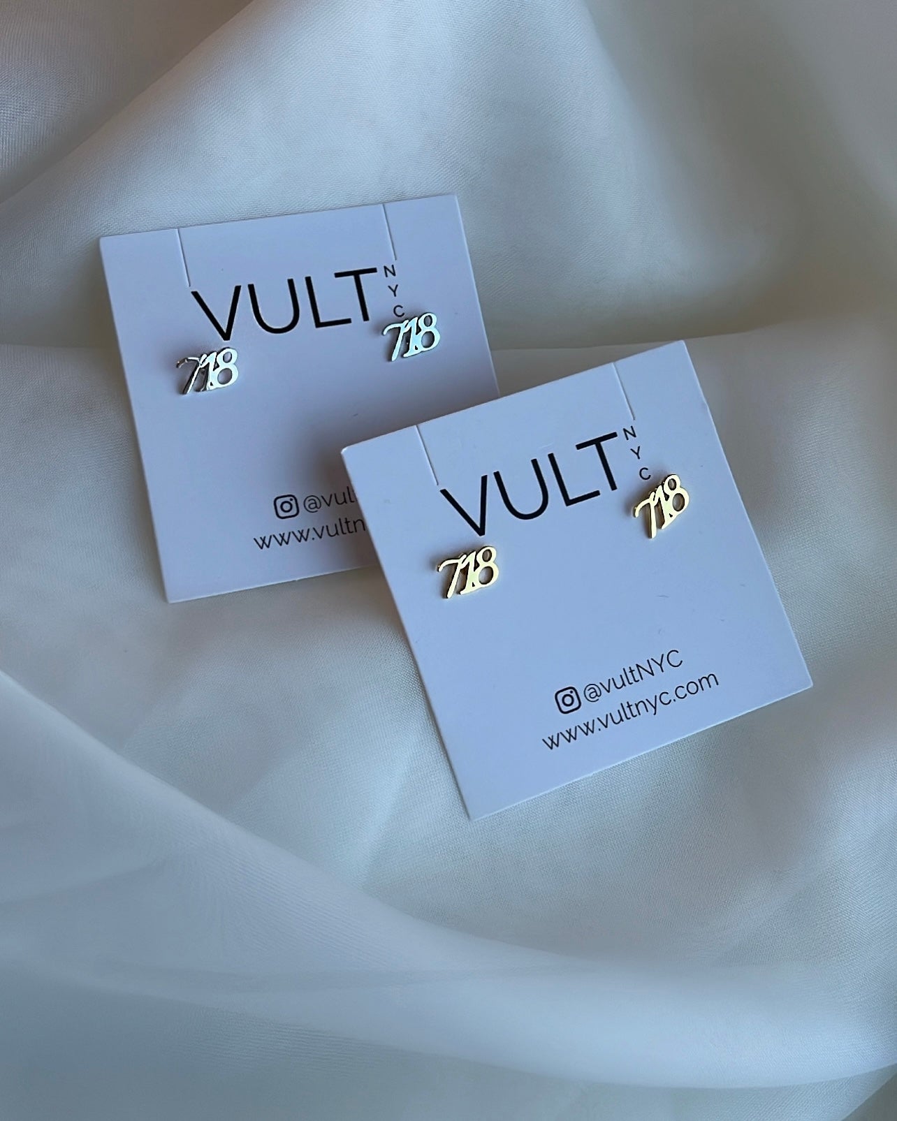 Essential V Stud Earrings in Gold - Accessories M68153